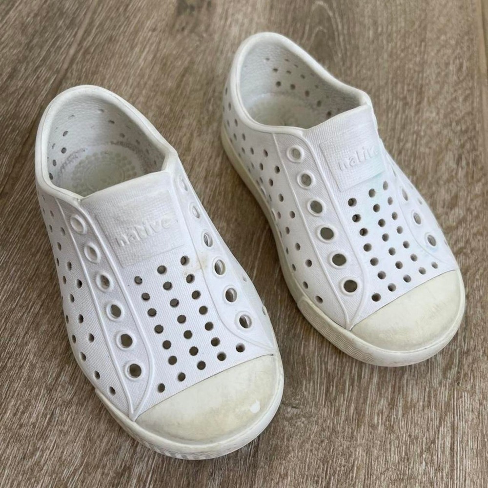 Native Jefferson White Toddler Slip-On Shoes Size 6